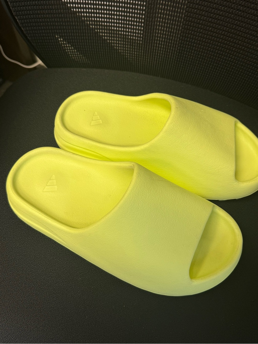 Yeezy Foam Slide Sandals in Neon Yellow - Picture 2 of 2